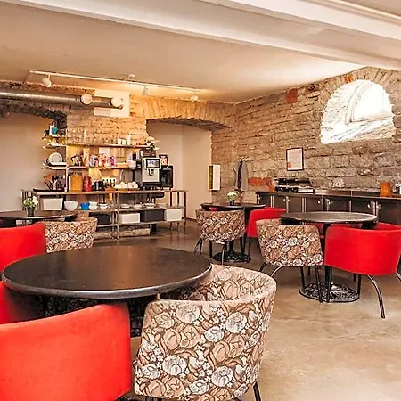 Hostel 16eur - Fat Margaret's