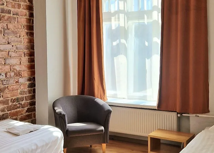 Hostal 16eur - Fat Margaret's *